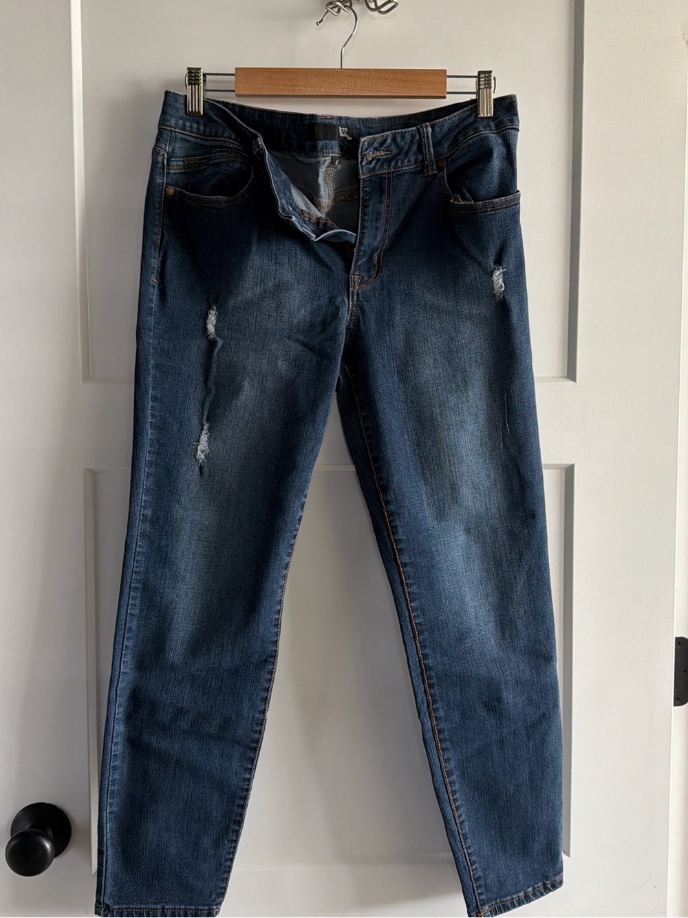 1822 Denim Women's Dark Blue Skinny Jeans with Light Distressing